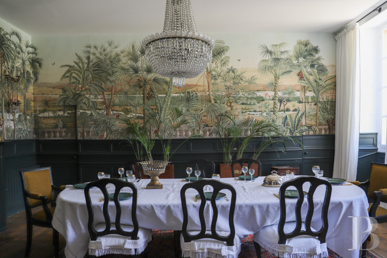 An 18th century chateau surrounded by trees and hills in the Lot valley - photo  n°14